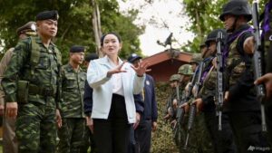 Thai PM meets army commander in attempt to defuse political crisis