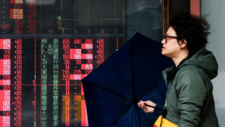 Asian stocks rise on trade deal hopes, Tokyo hit by tariff warning