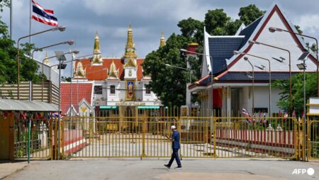 Thailand recalls ambassador, expels Cambodian envoy in border row