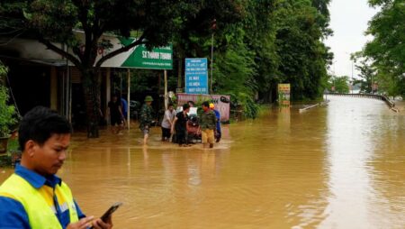 Flooding from storm Wipha cuts off hundreds in Vietnam