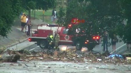 Family-owned Texas restaurant works to feed first responders: ‘We’re thankful for them’