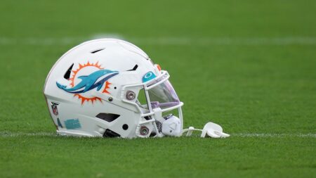 Former NFL star Asante Samuel Sr unleashes on Dolphins, questions team’s leadership after Jalen Ramsey trade