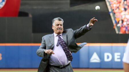 Mets broadcaster Keith Hernandez’s oblivious reaction to near-miss foul ball sends SNY booth into hysterics