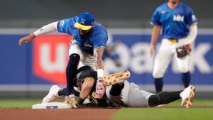 Twins’ Carlos Correa leaves game with ankle injury after scary collision