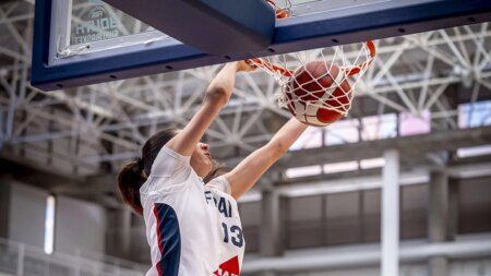 French women’s basketball player, 17, throws down dunk in game vs Belgium