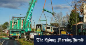 Metro Trains boss apologises as derailed train triggers week of commuter chaos