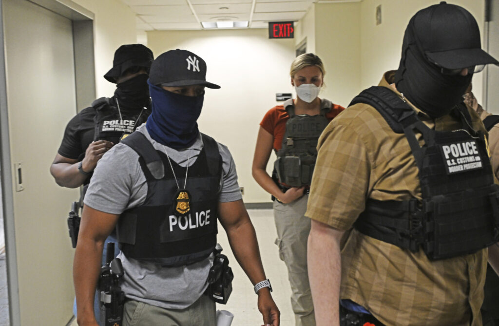 ICE Agent Ban On Wearing Masks Advances