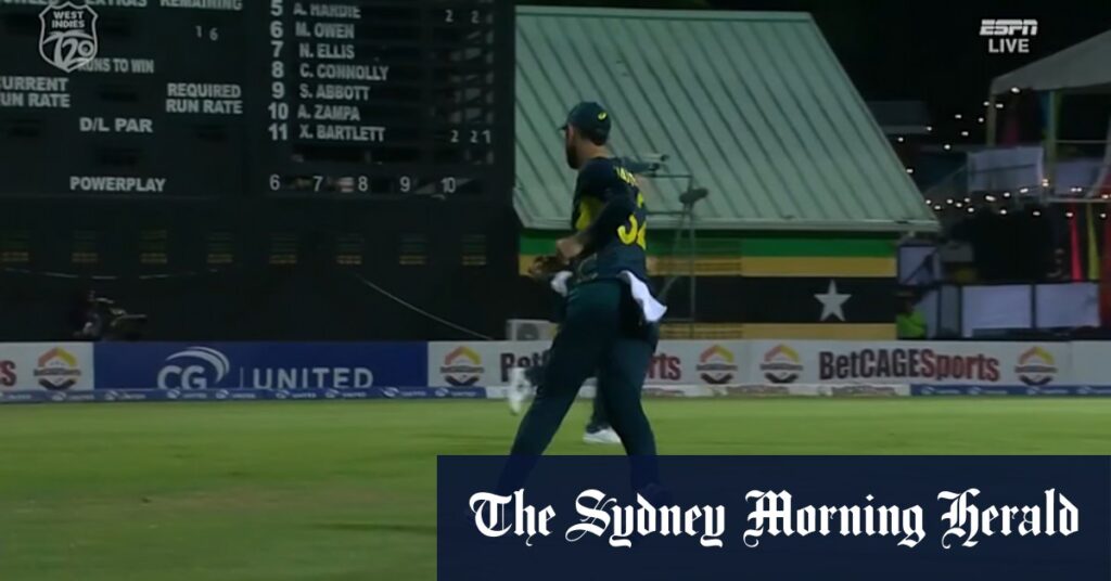 Maxwell’s casual one-handed catch