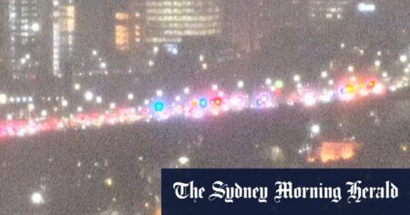 Six cars have collided on Sydney Harbour Bridge