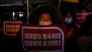 South Korean medical students to return to school, urge education reforms