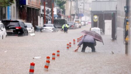 South Korea lashed by heavy rain, two dead and more than 1,000 evacuated