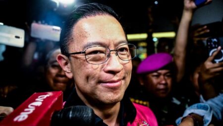Indonesia court jails former trade minister for 4.5 years in sugar graft case