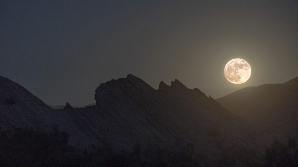Here’s How to Marvel at Mars, Venus and July’s Spectacular Buck Moon
