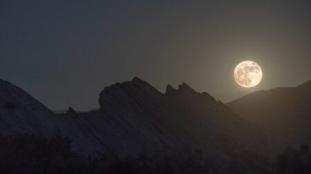Here’s How to Marvel at Mars, Venus and July’s Spectacular Buck Moon