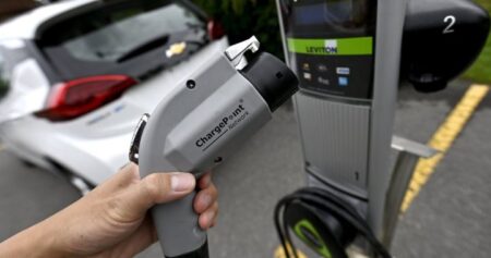 Environment group warns against repealing federal electric vehicle mandate
