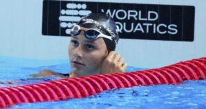 Summer McIntosh wins first gold medal at worlds in her quest for five