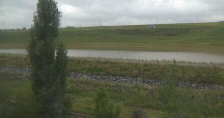 Overflowing storm pond puts Calgary homes at risk of flooding