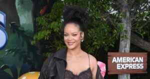 Pregnant Rihanna Beams While Holding Hands With Her 2 Sons, RZA, 3, and Riot, 1, at ‘Smurfs’ Premiere