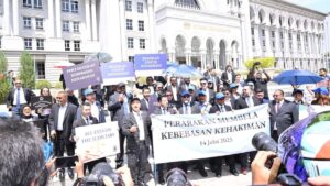 Hundreds of Malaysian lawyers march to Anwar’s office over judicial appointment controversy