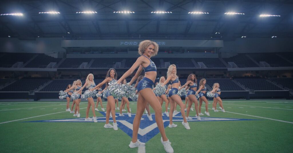 Dallas Cowboys Cheerleaders Sign 6 Rookies to Squad for Next Season