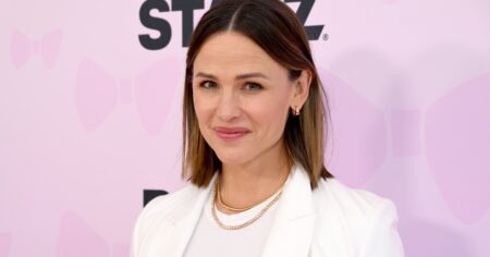 Jennifer Garner’s Secret for Thinning Hair Is This Healing Oil — It Smells ‘Better Than Perfume’