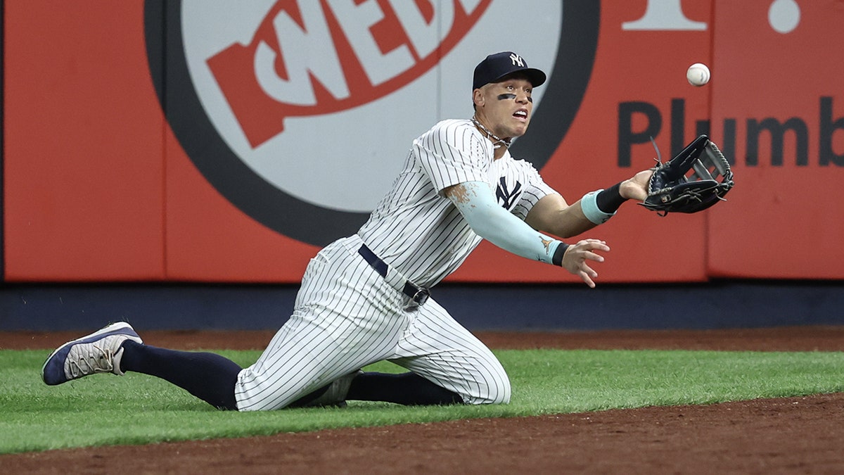 Aaron Judge makes diving catch