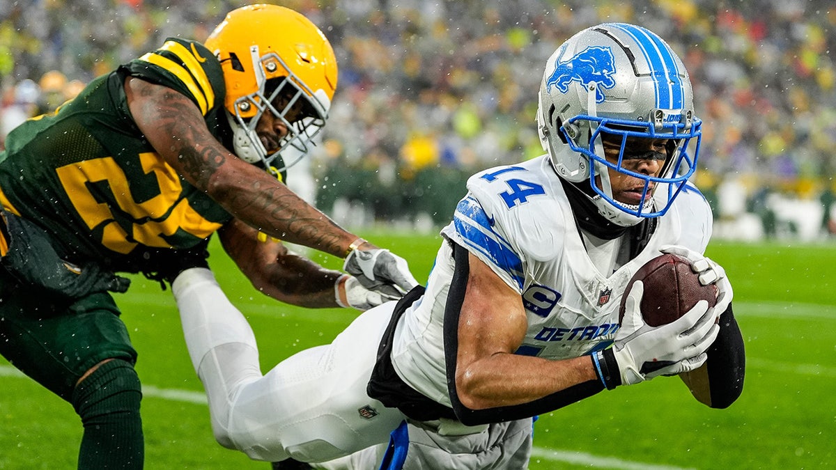 Amon-Ra St. Brown vs Packers