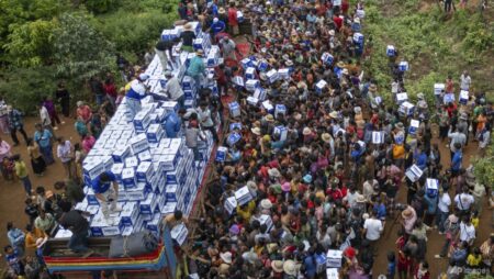 ‘We are neighbours’: Fleeing Thais and Cambodians call for peace
