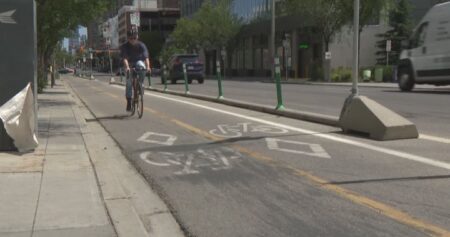 Alberta transportation minister, Calgary mayor trade letters over bike lanes