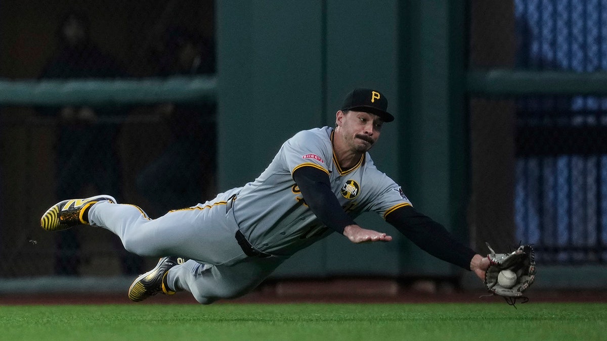 Bryan Reynolds makes a catch