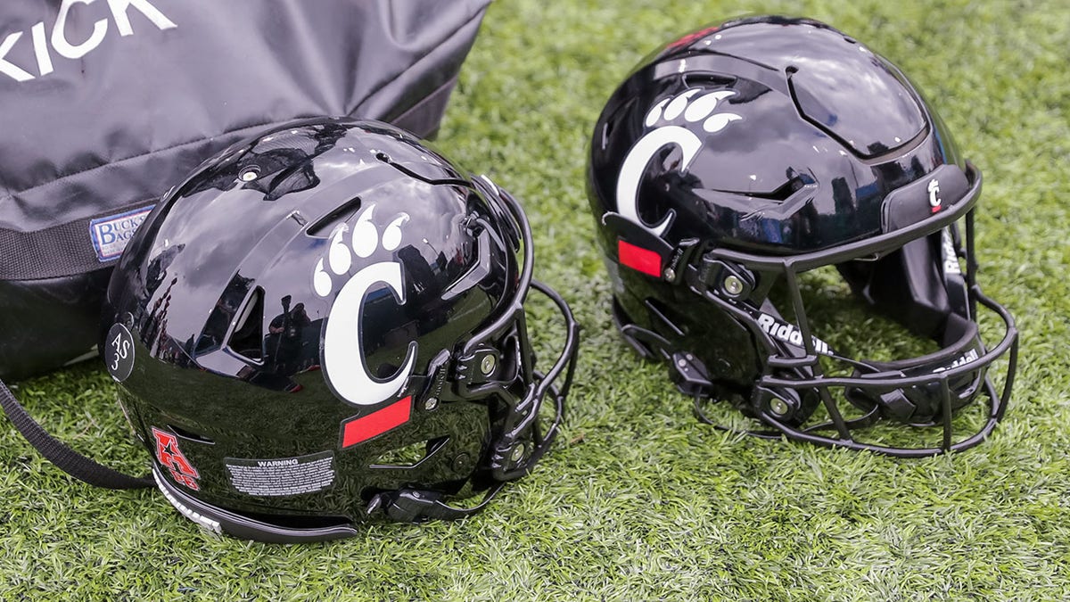 Cincinnati Bearcats helmets
