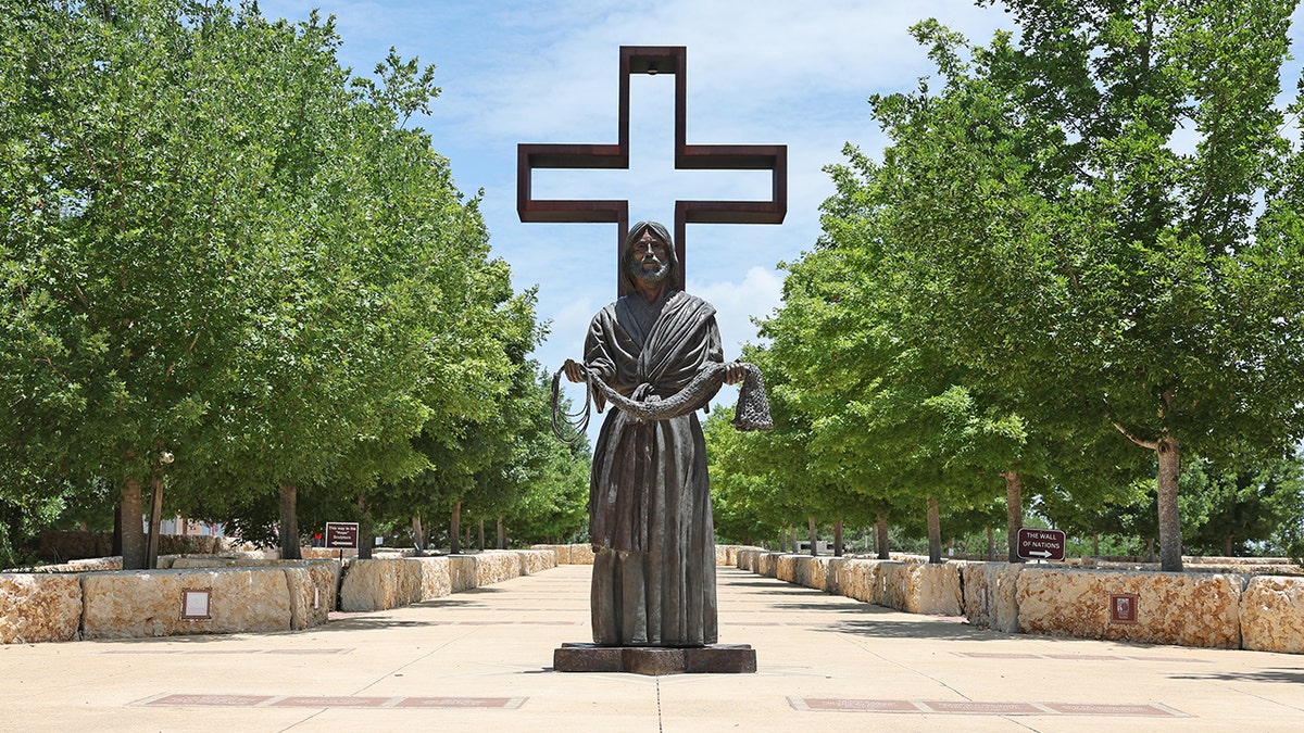 The Coming King Sculpture Prayer Gardens