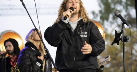 MAGA singer: Religious group denounces Montreal for fining church after concert