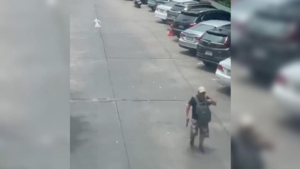 At least 6 killed in Bangkok market after gunman opens fire