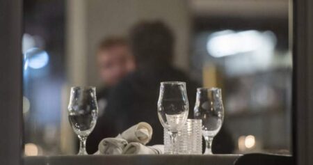 New rules allowing Quebec restaurants to charge for no-shows come into effect