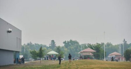 Smoke hampers firefighting in Manitoba, but rain in forecast for early this week