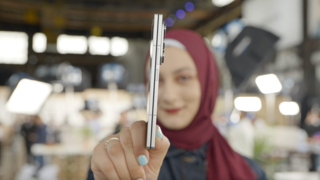 I Finally Held a Foldable That Doesn’t Feel Like Two Stacked Phones: the Galaxy Z Fold 7
