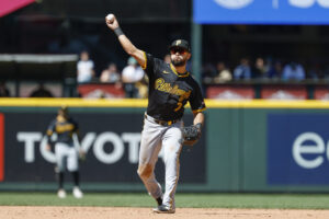 MLB Insider Tags Pirates Shortstop As Best Available With Market Shortage