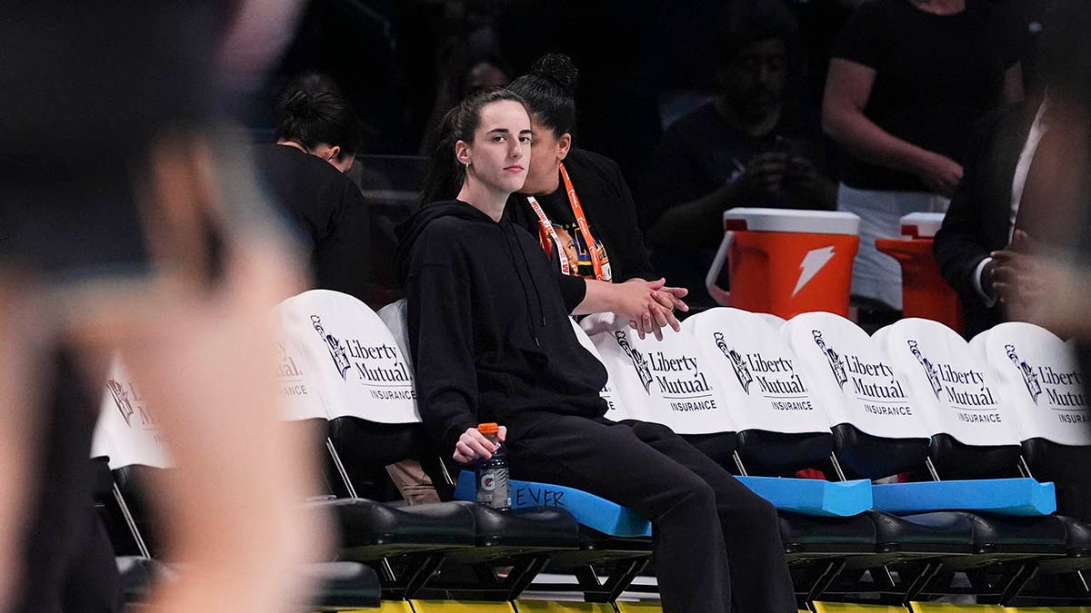 Caitlin Clark bench