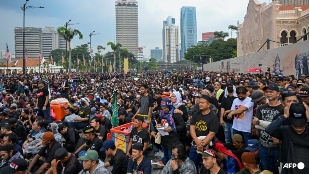 Thousands rally in Kuala Lumpur to protest Malaysia PM Anwar’s leadership