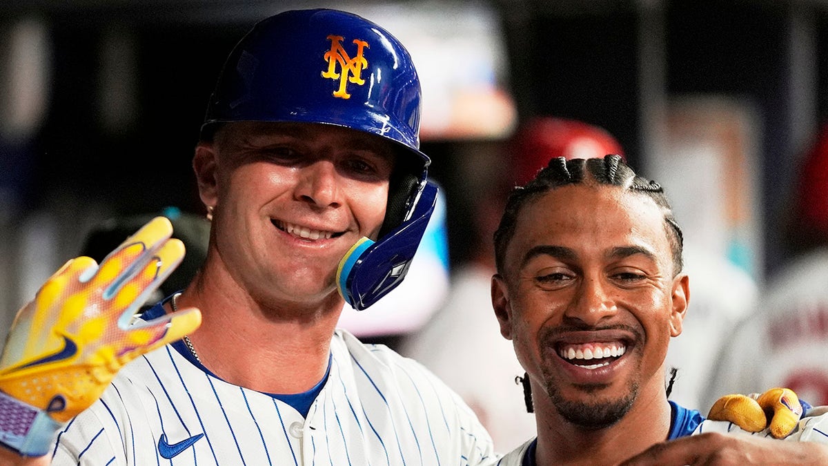 Pete Alonso and Francisco Lindor pose