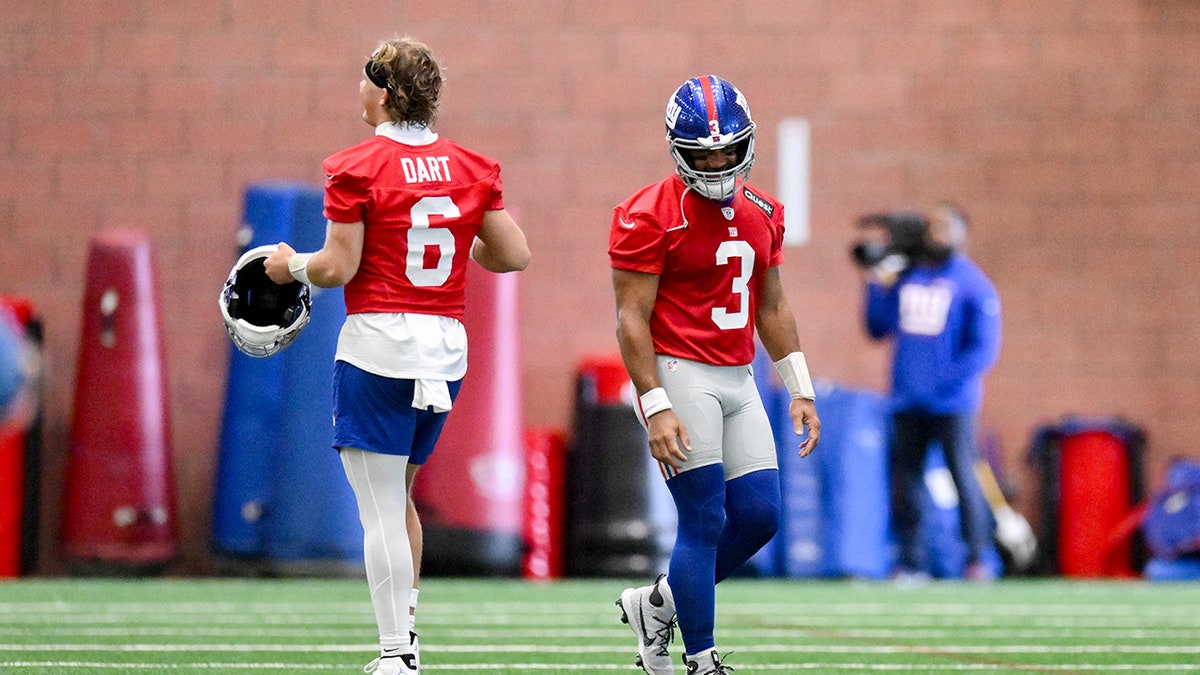 Jaxson Dart and Russell Wilson in action