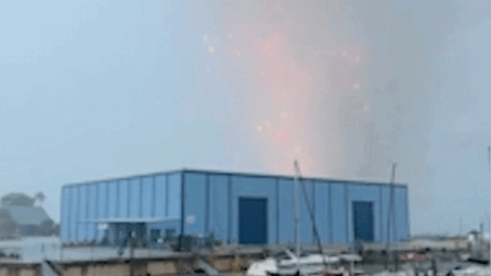 Mother Nature steals the show as lightning sets off Florida fireworks display