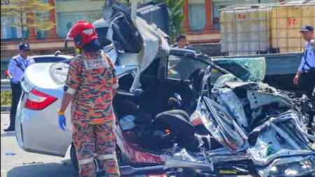 Ride-hailing driver, Singaporean passenger die in Johor car crash