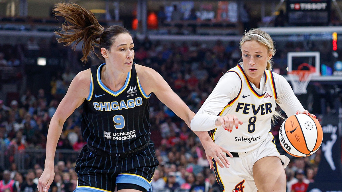 Sophie Cunningham drives to the basket