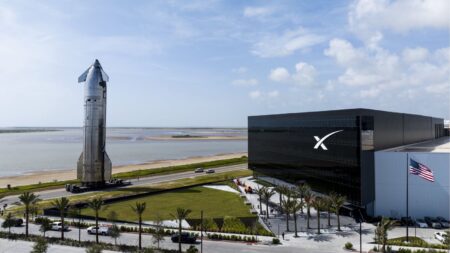 SpaceX Unveils New Version of Mars-Bound Starship