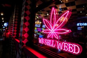 The US’ happiest shift workers sell weed and e-cigs — see where your industry ranks