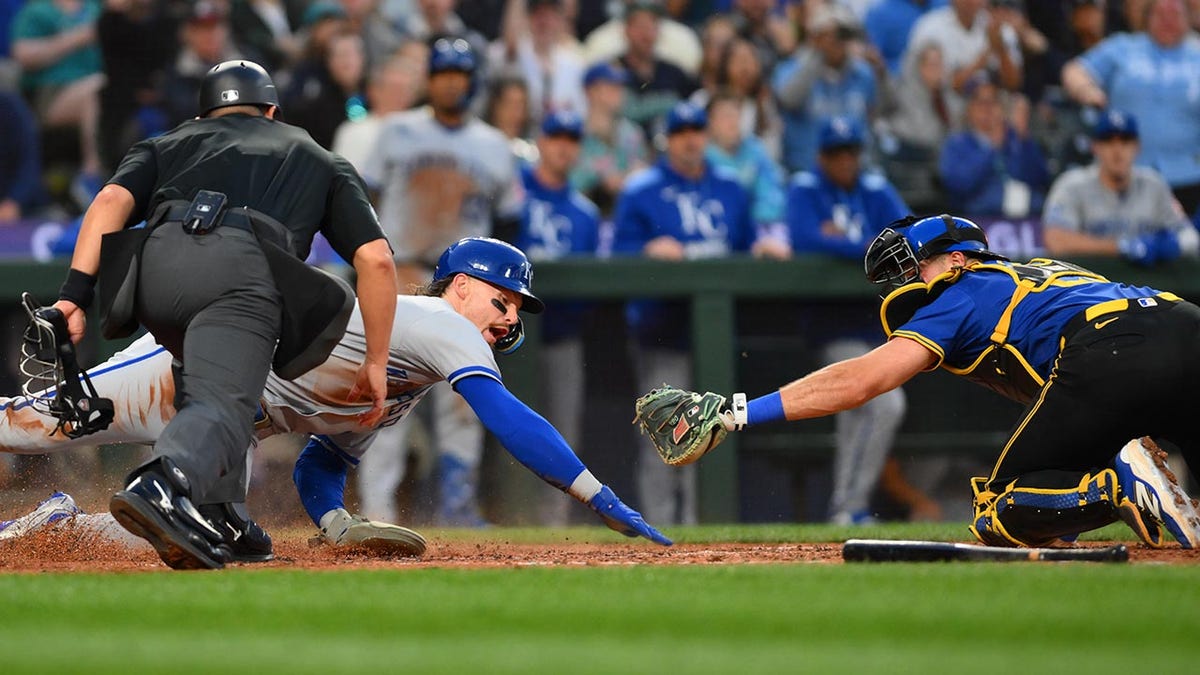 Bobby Witt avoiding tag