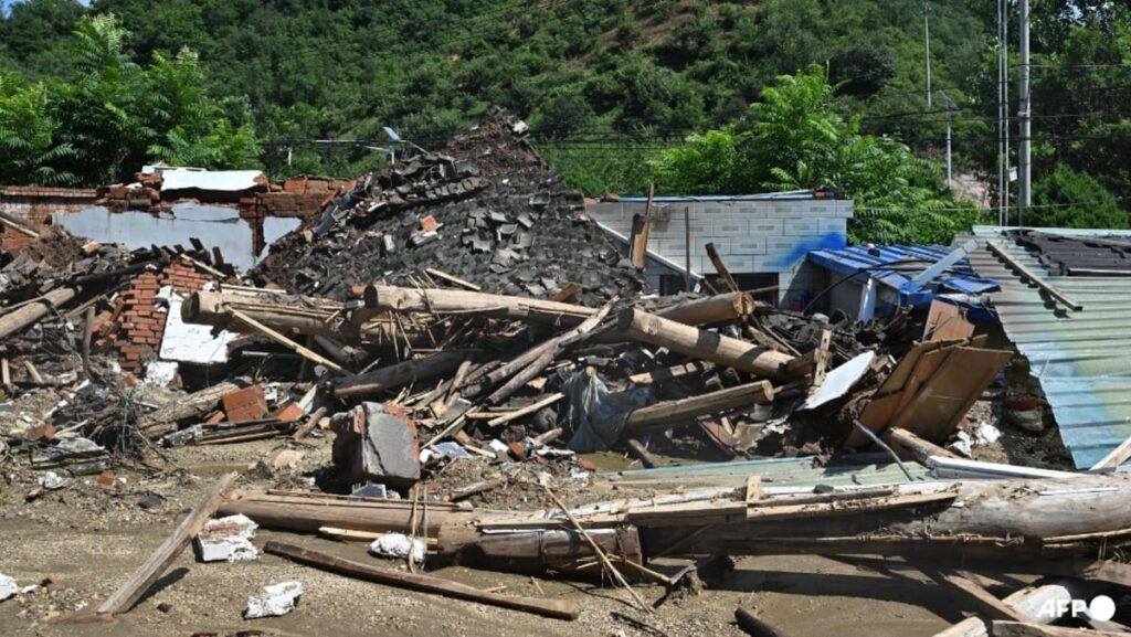 Monsoon peaks in south China, unleashing landslides, disease