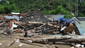 Monsoon peaks in south China, unleashing landslides, disease